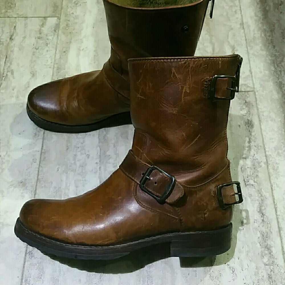 Frye Womens Veronica Boot 76603 Back zip short